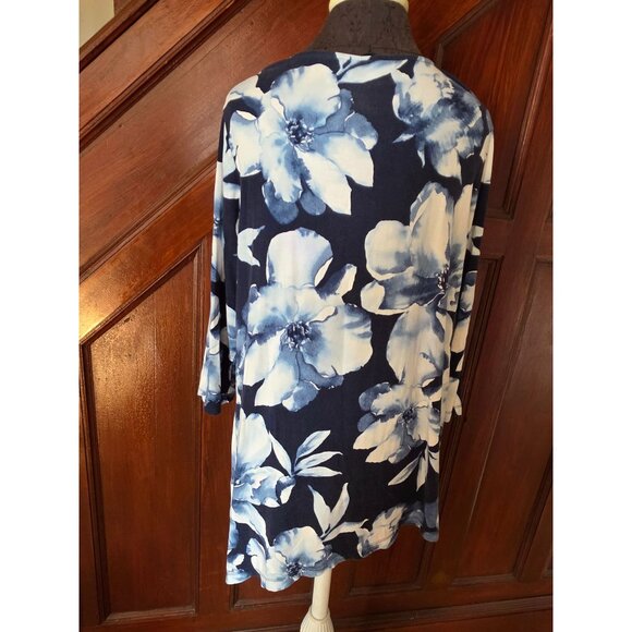 Chicos Blue & White Floral Tunic Top Asymmetrical 2 Large - Picture 3 of 9